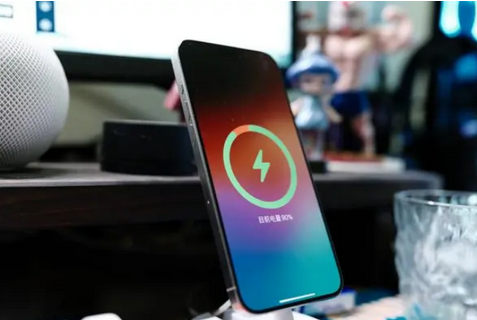 古田苹果15换屏服务分享用什么充电器给iPhone15充电更好 